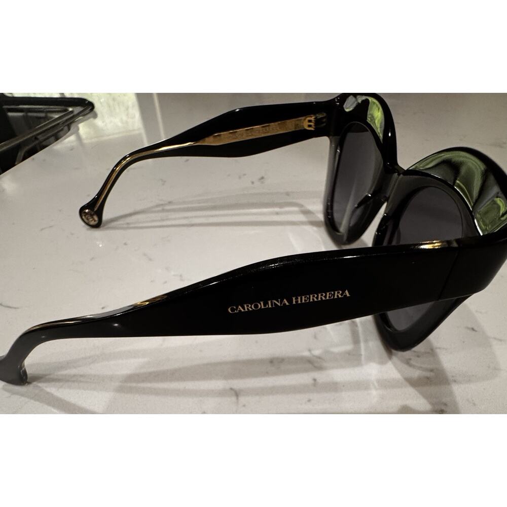 CAROLINA HERRERA Oversized Cat - Eye Sunglasses Black - Picture 3 of 7